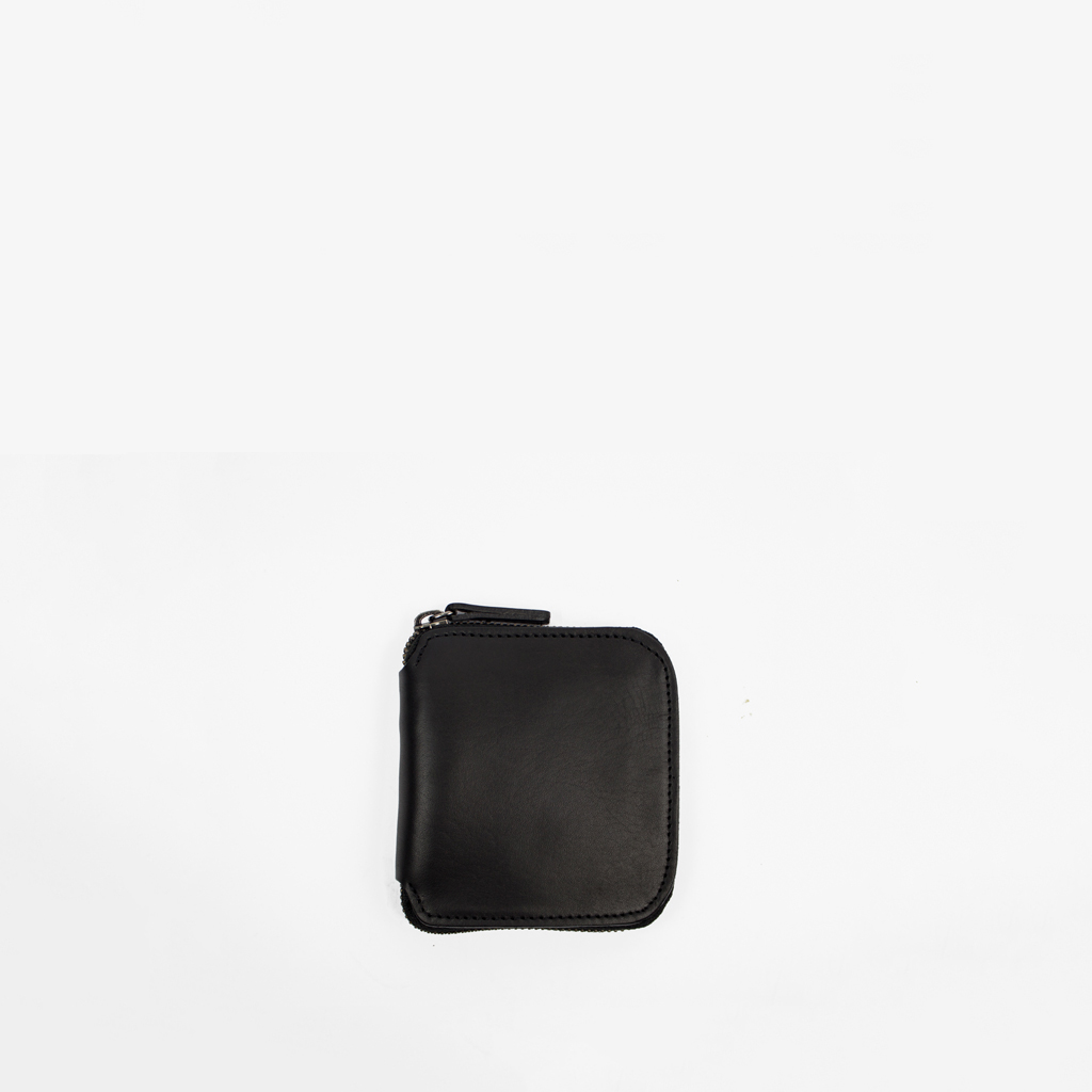 Square Zip Wallet Black Front 1024px BILLETERA CUADRADA CON CIERRE / NEGRO & NATURAL - Imagen 1